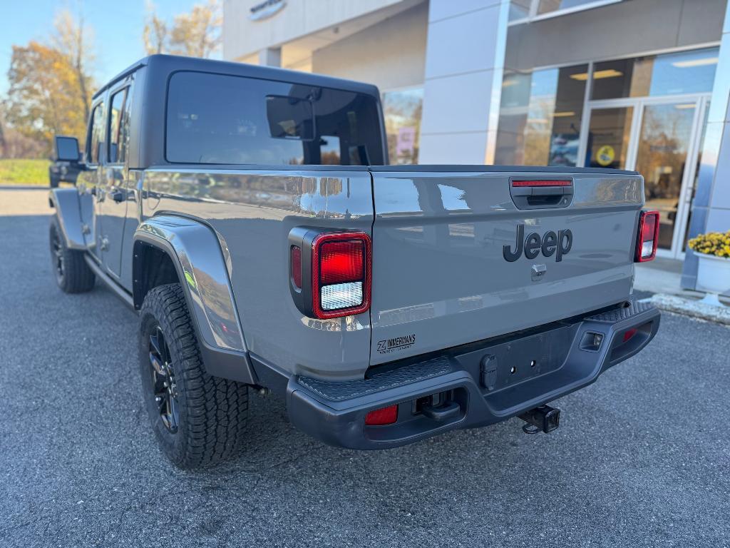 used 2022 Jeep Gladiator car, priced at $32,736