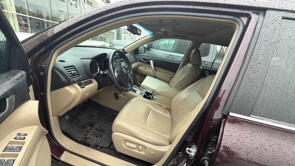 used 2013 Toyota Highlander car, priced at $12,950