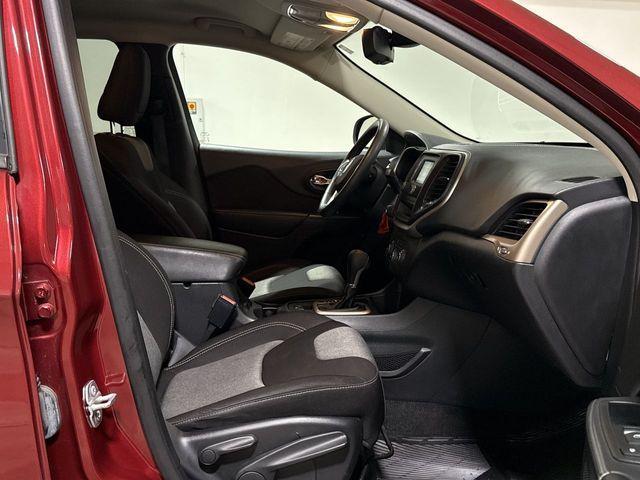 used 2015 Jeep Cherokee car, priced at $13,286