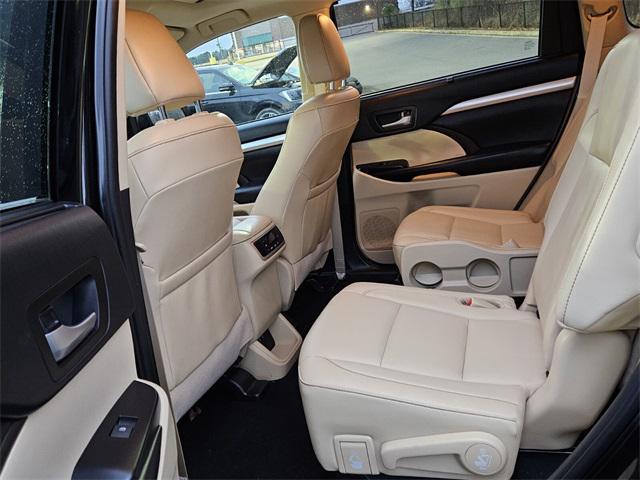 used 2019 Toyota Highlander car, priced at $26,000
