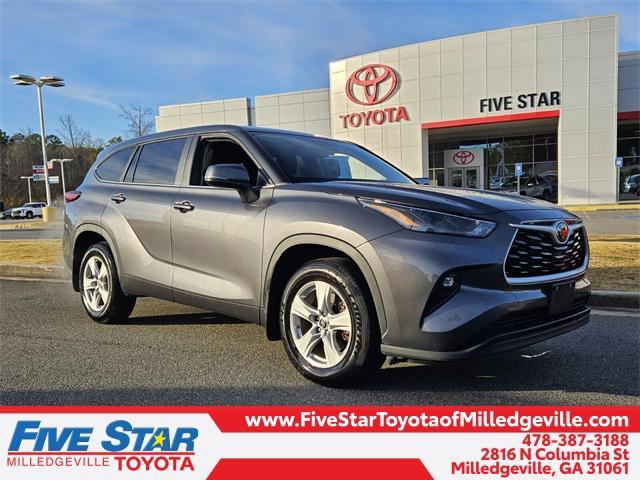 used 2023 Toyota Highlander car, priced at $28,500