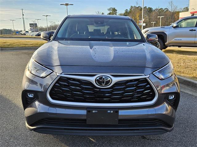 used 2023 Toyota Highlander car, priced at $28,500
