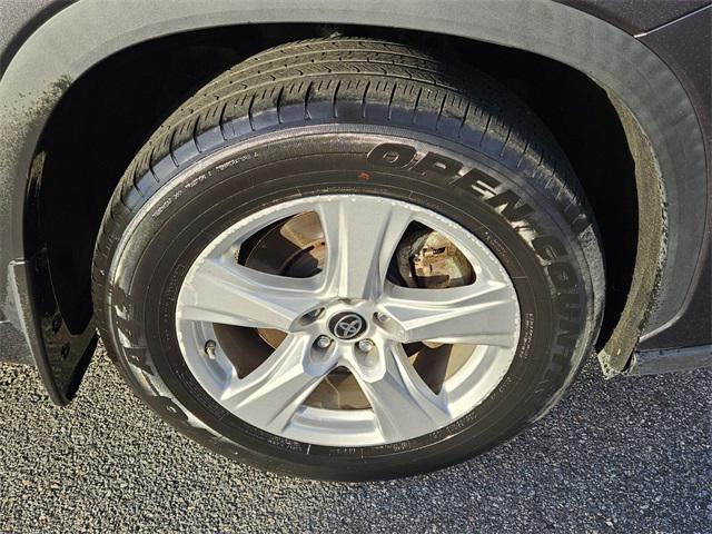 used 2023 Toyota Highlander car, priced at $28,500