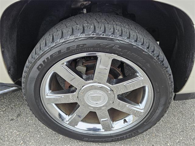 used 2007 Cadillac Escalade car, priced at $6,500