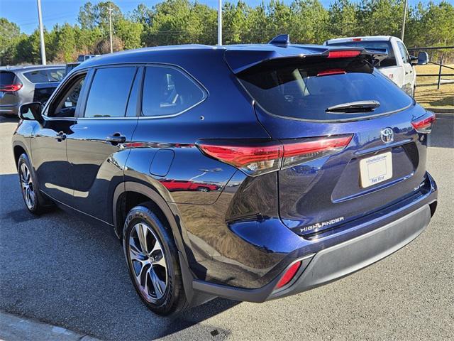 used 2023 Toyota Highlander car, priced at $33,000