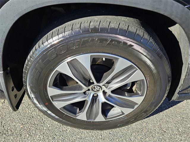used 2023 Toyota Highlander car, priced at $33,000