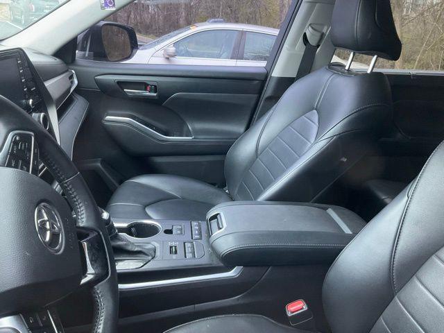 used 2021 Toyota Highlander car