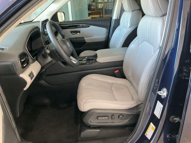 used 2025 Honda Pilot car, priced at $39,545