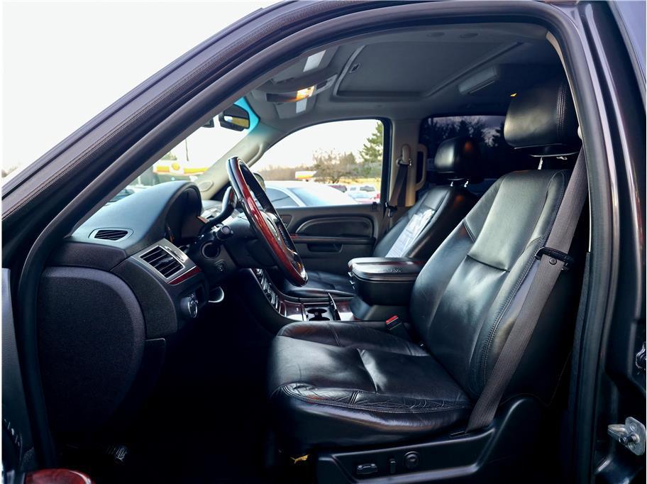 used 2010 Cadillac Escalade car, priced at $8,990