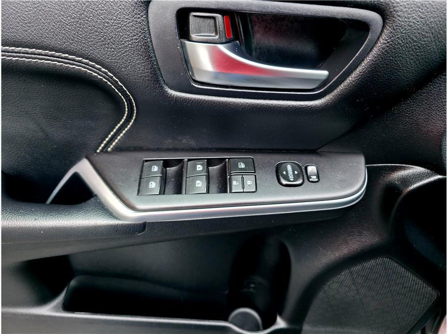 used 2016 Toyota Camry Hybrid car, priced at $19,990