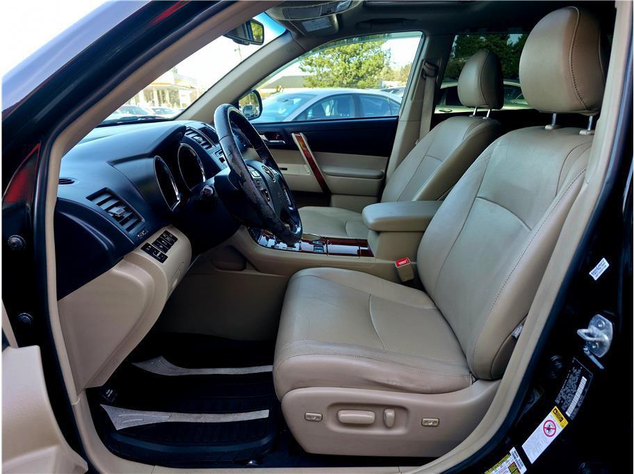 used 2013 Toyota Highlander car, priced at $13,990