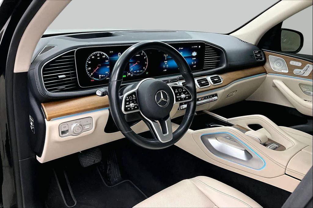 Mercedes-Benz GLS view 17