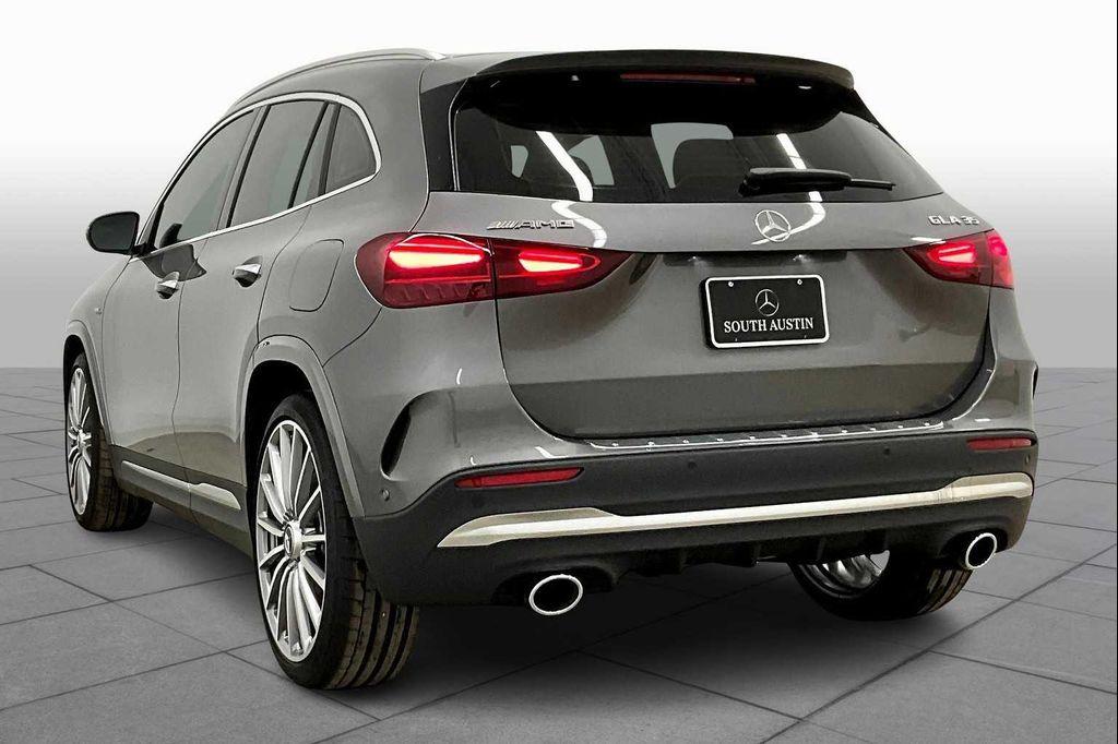 Mercedes-Benz GLA view 12