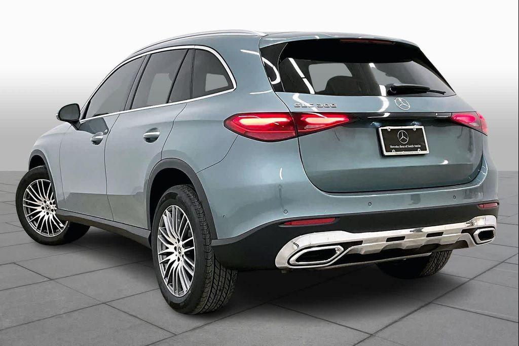 Mercedes-Benz GLC view 12