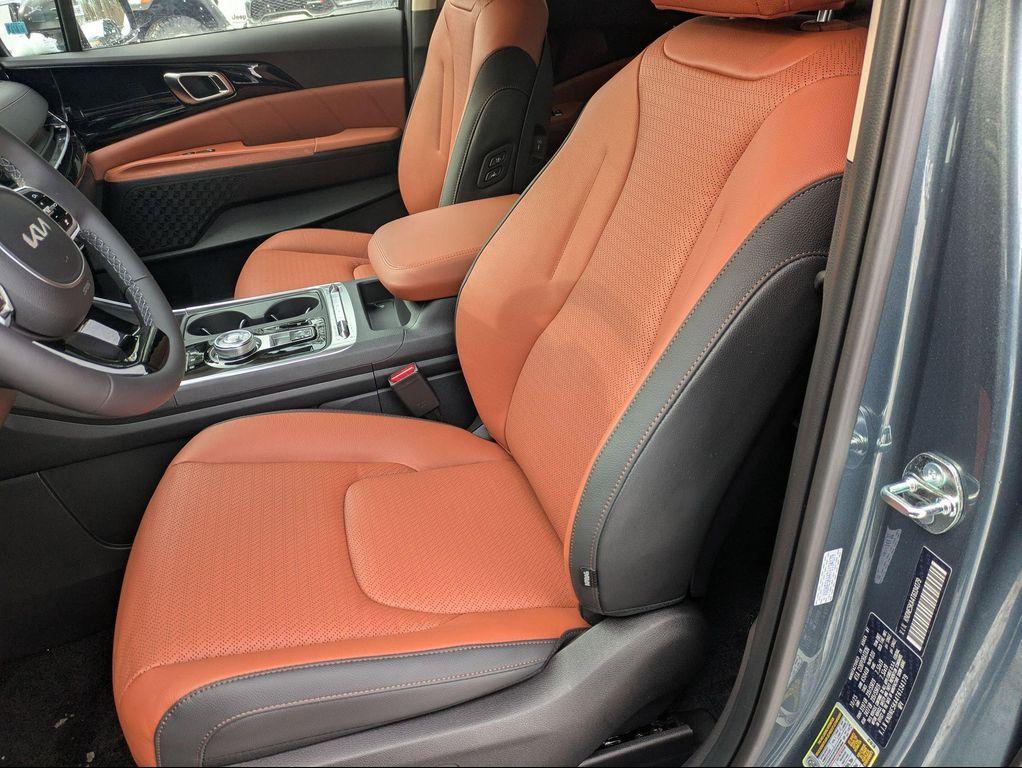 new 2026 Kia Carnival Hybrid car, priced at $55,395