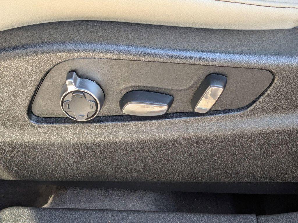 used 2020 Cadillac XT4 car, priced at $15,999