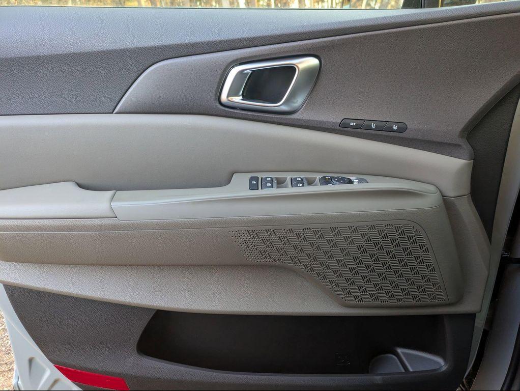 new 2026 Kia Carnival Hybrid car, priced at $45,495