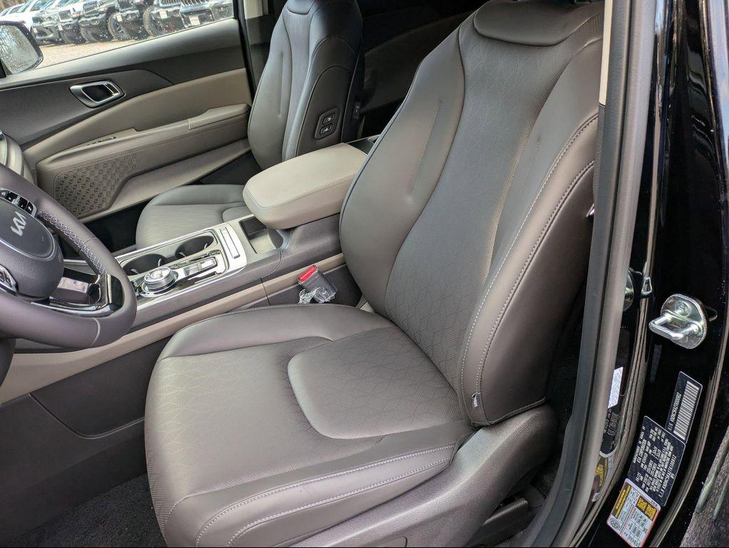 new 2026 Kia Carnival Hybrid car, priced at $45,385