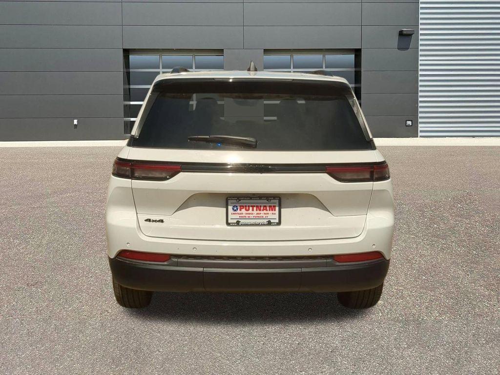 new 2026 Jeep Grand Cherokee car, priced at $43,477
