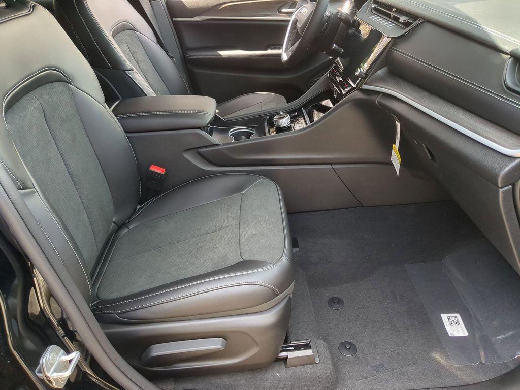 new 2026 Jeep Grand Cherokee car, priced at $45,365