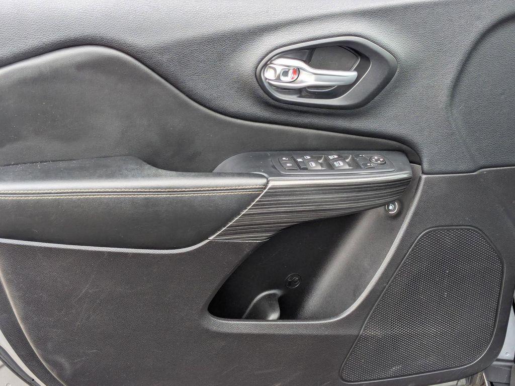 used 2015 Jeep Cherokee car, priced at $11,999