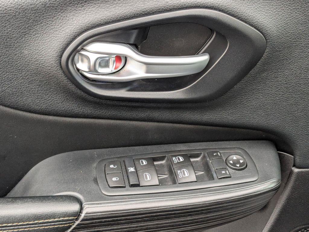 used 2015 Jeep Cherokee car, priced at $11,999