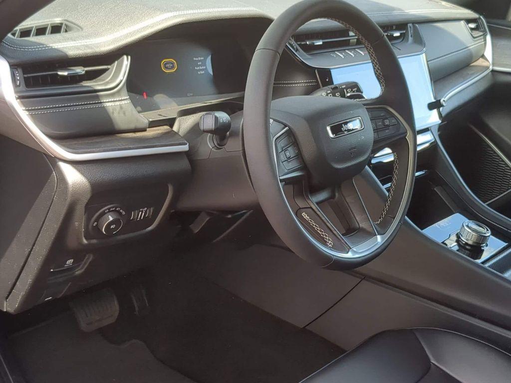 new 2026 Jeep Grand Cherokee car, priced at $52,999