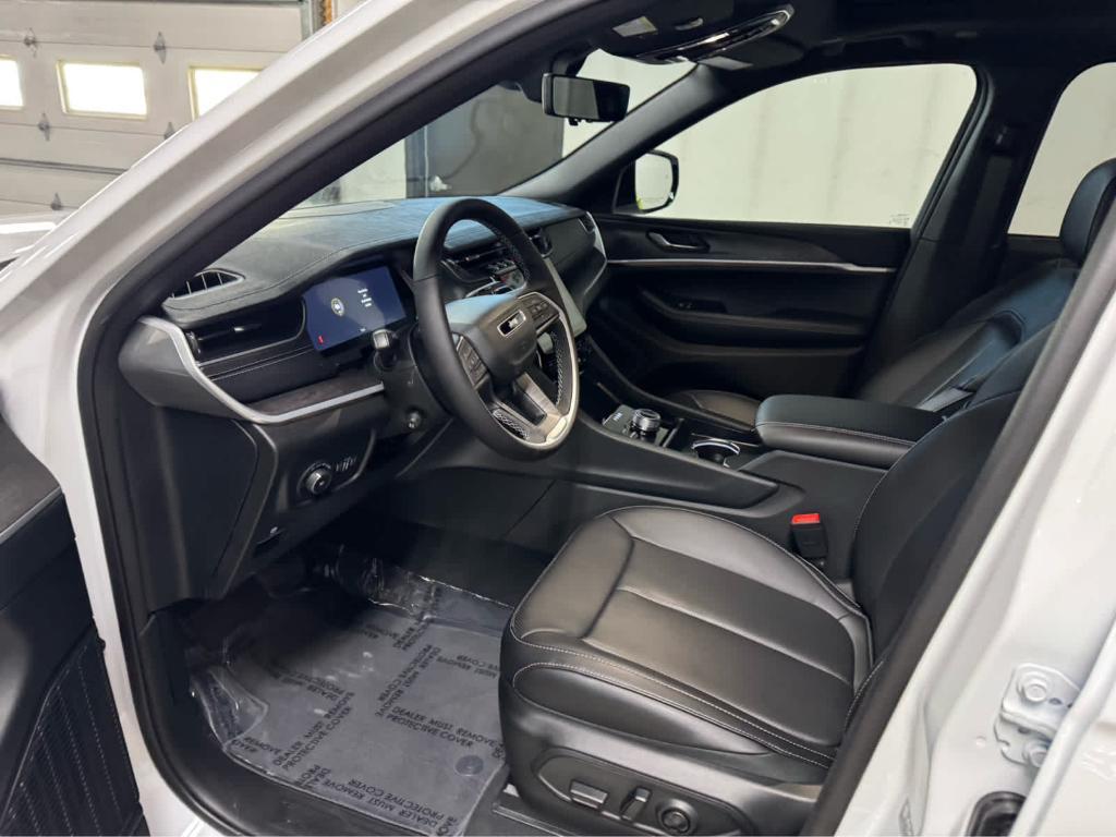 new 2025 Jeep Grand Cherokee car, priced at $56,060