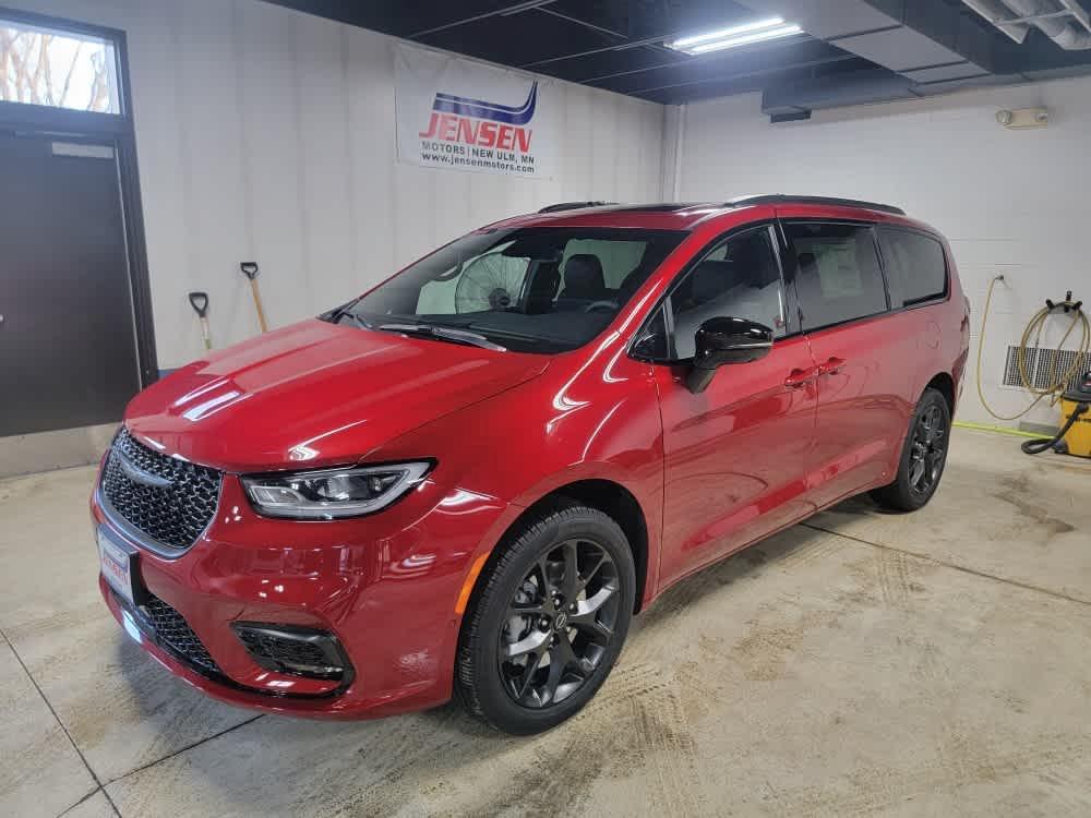 new 2026 Chrysler Pacifica car, priced at $57,740