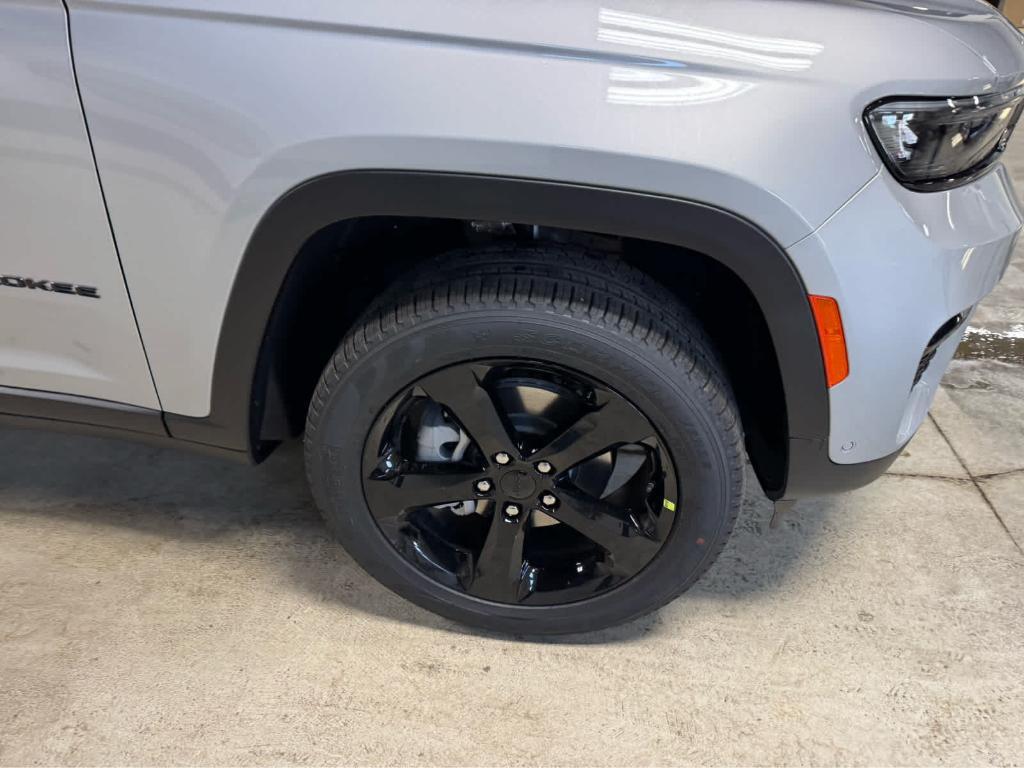 new 2025 Jeep Grand Cherokee car, priced at $56,655