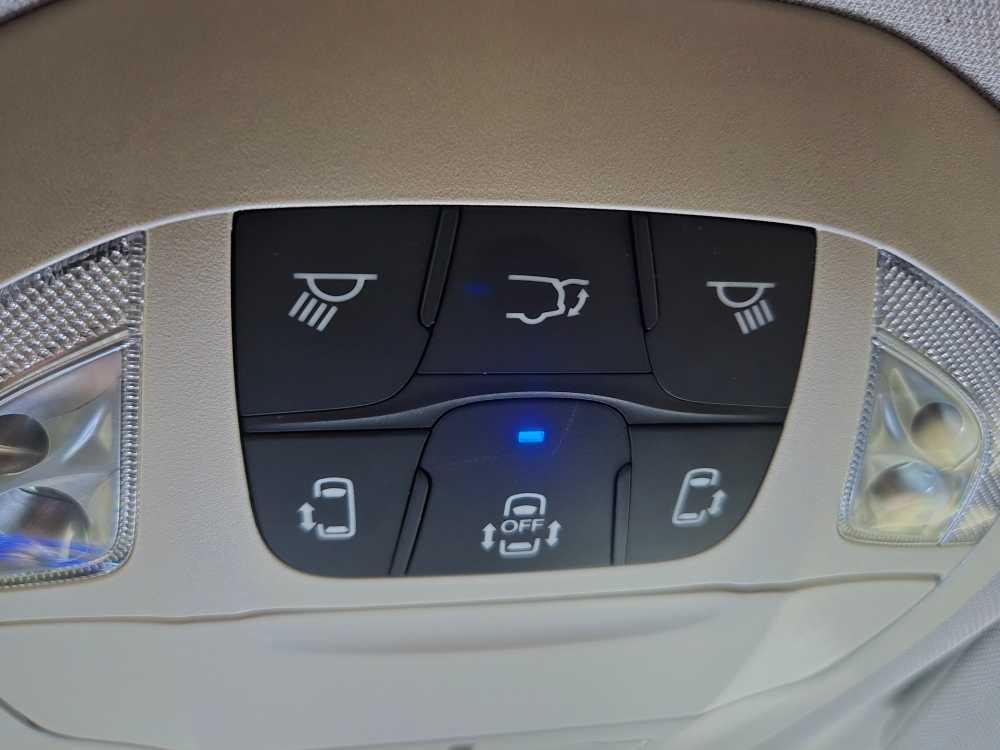 used 2024 Chrysler Pacifica car, priced at $28,995