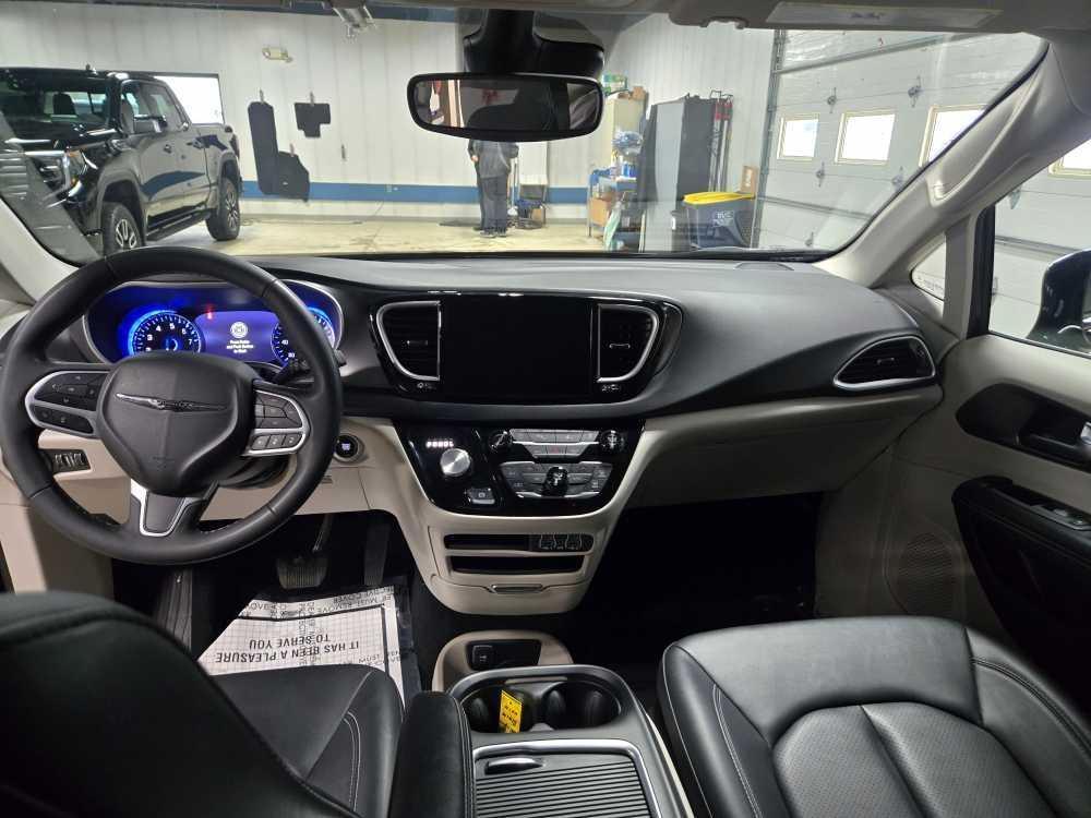 used 2024 Chrysler Pacifica car, priced at $28,995