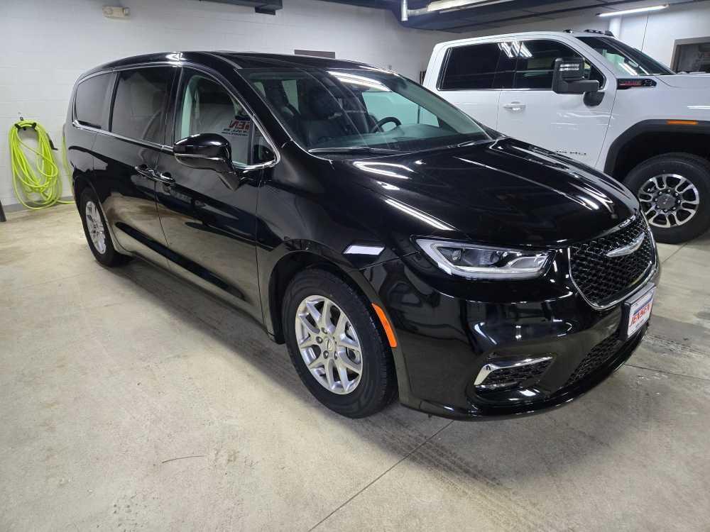 used 2024 Chrysler Pacifica car, priced at $28,995