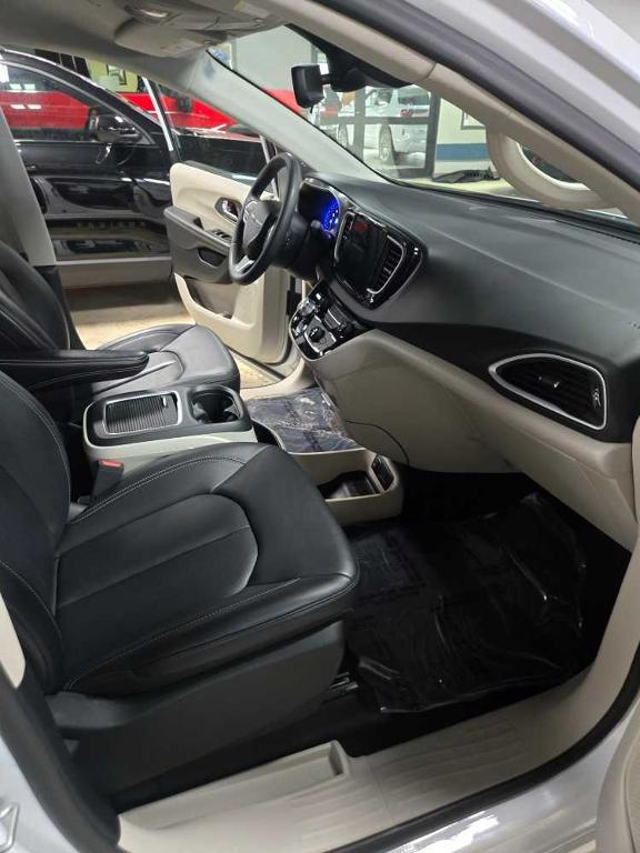 used 2024 Chrysler Pacifica car, priced at $28,995