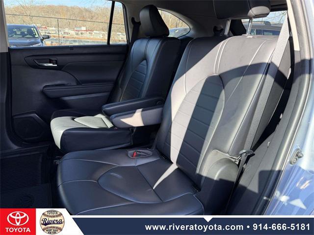 used 2022 Toyota Highlander car, priced at $35,995