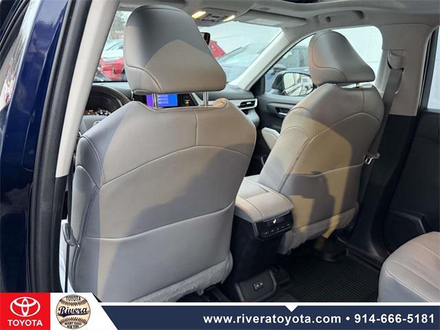 used 2023 Toyota Highlander car, priced at $32,995