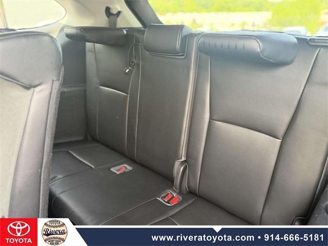 used 2022 Toyota Highlander car, priced at $26,995