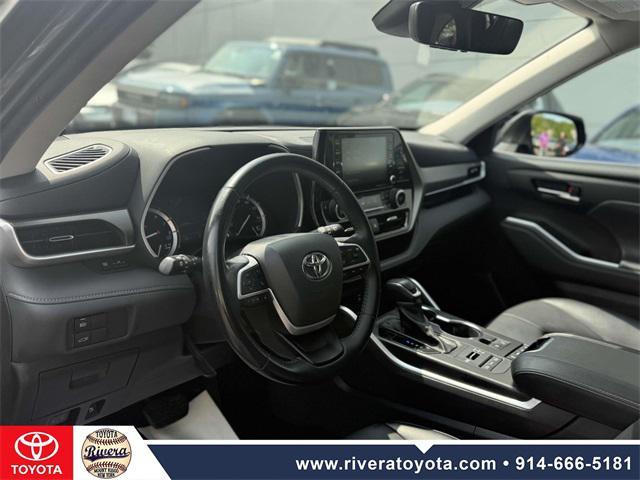 used 2022 Toyota Highlander car, priced at $26,995