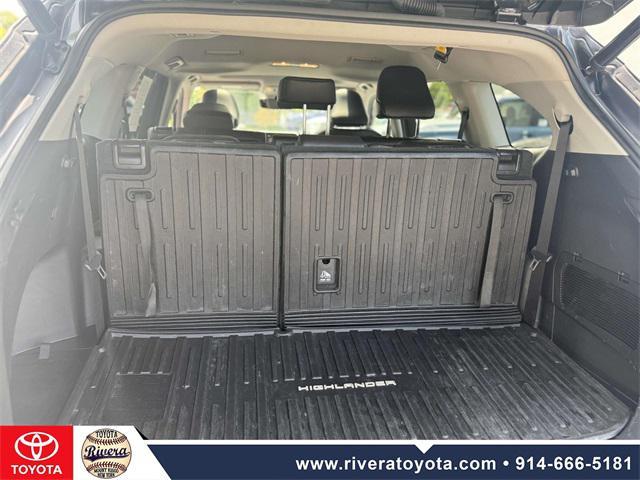 used 2022 Toyota Highlander car, priced at $26,995