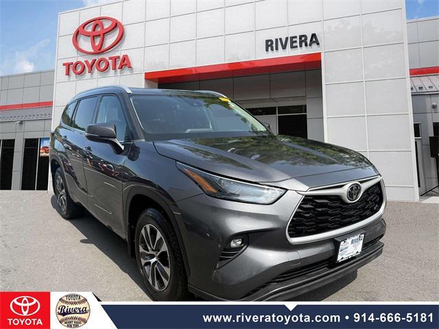 used 2022 Toyota Highlander car, priced at $26,995