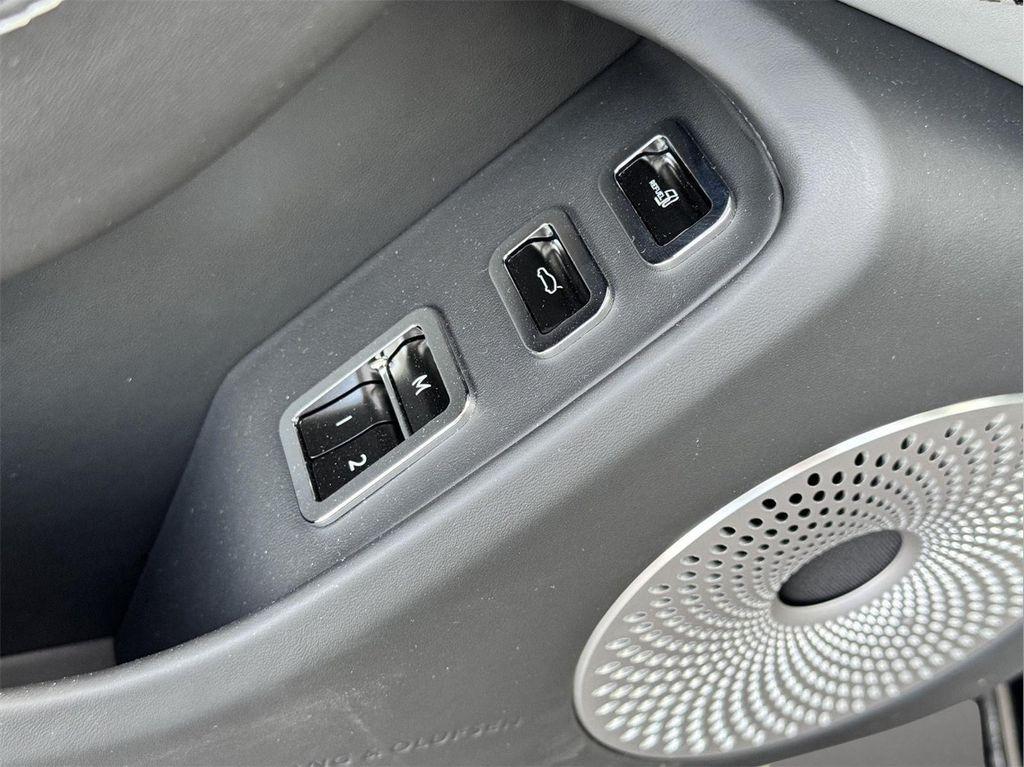 new 2025 Bentley Flying Spur car, priced at $301,240