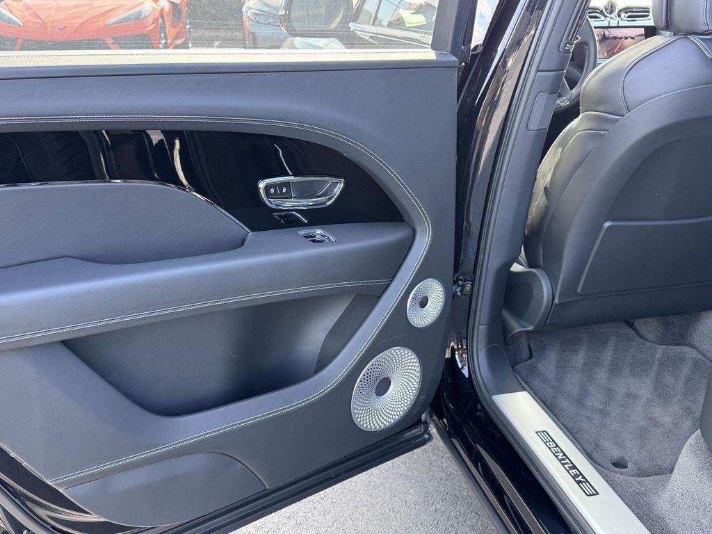 new 2025 Bentley Bentayga car