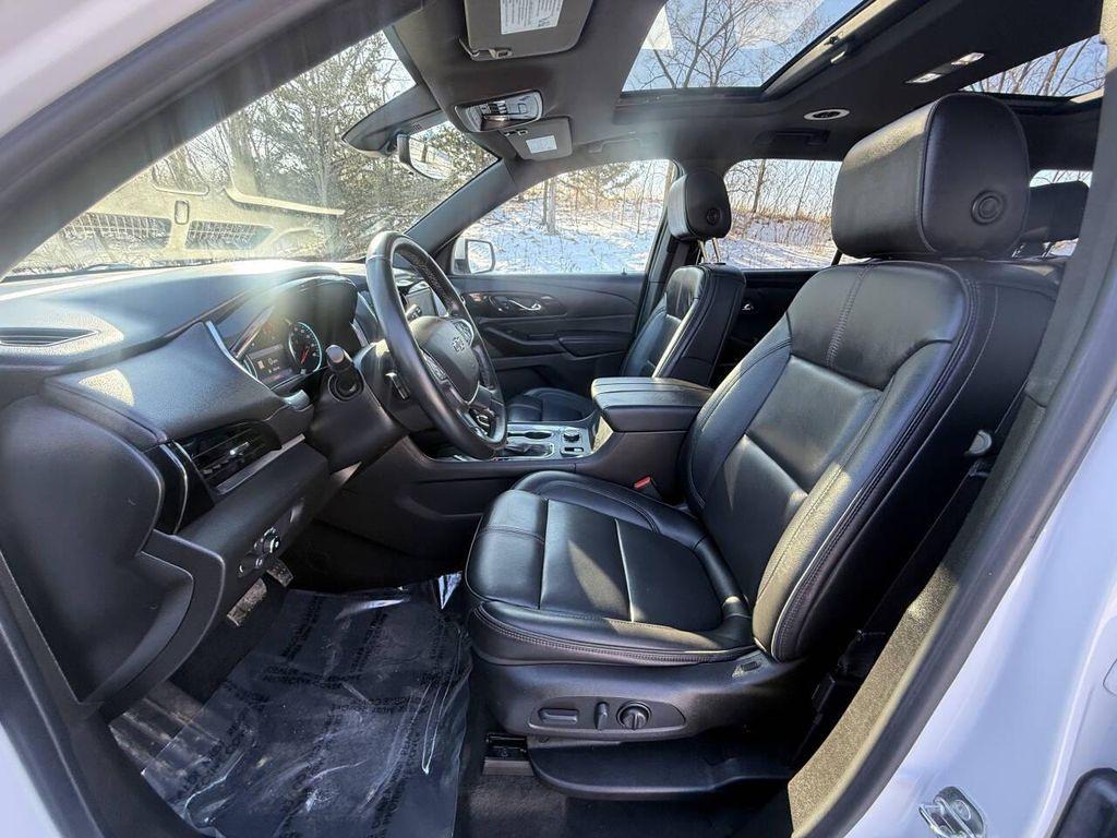 used 2023 Chevrolet Traverse car, priced at $25,999