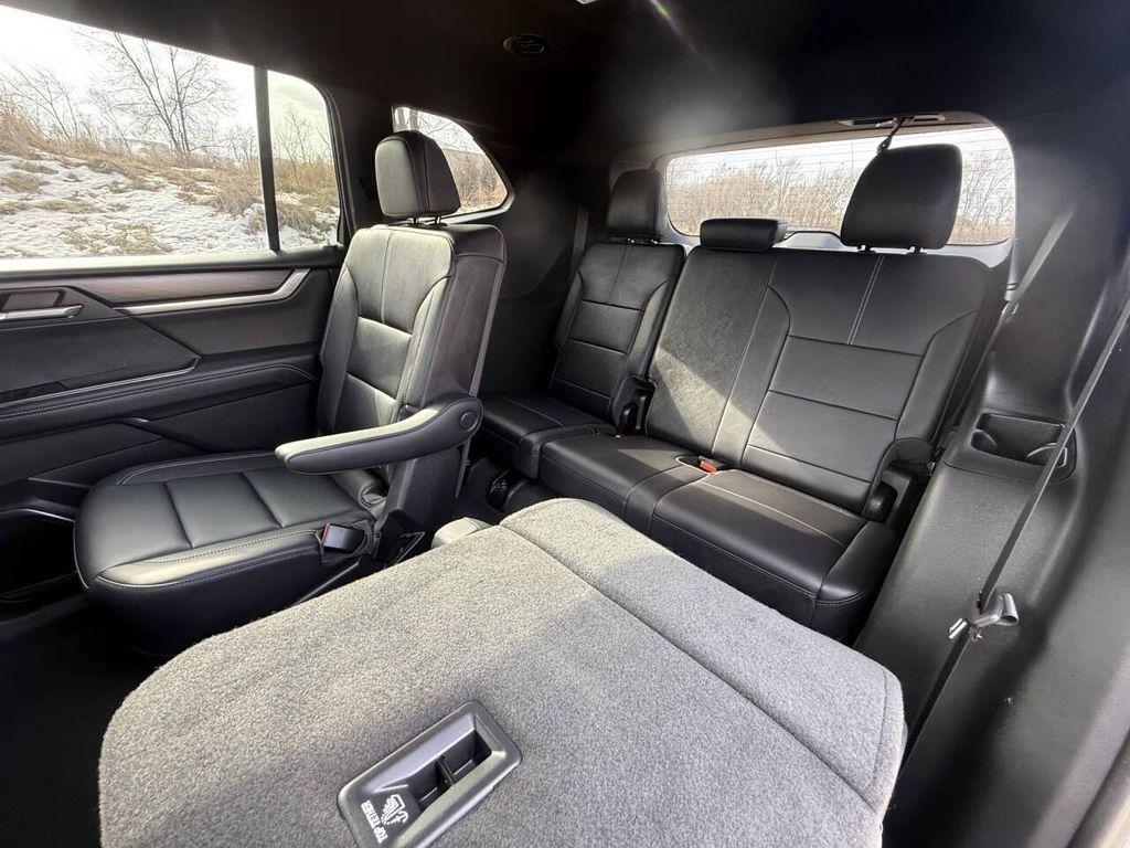 used 2024 GMC Acadia car, priced at $30,999