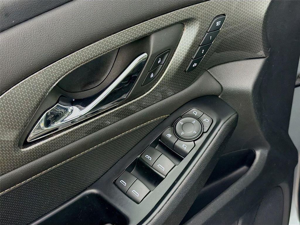used 2023 Chevrolet Traverse car, priced at $31,997