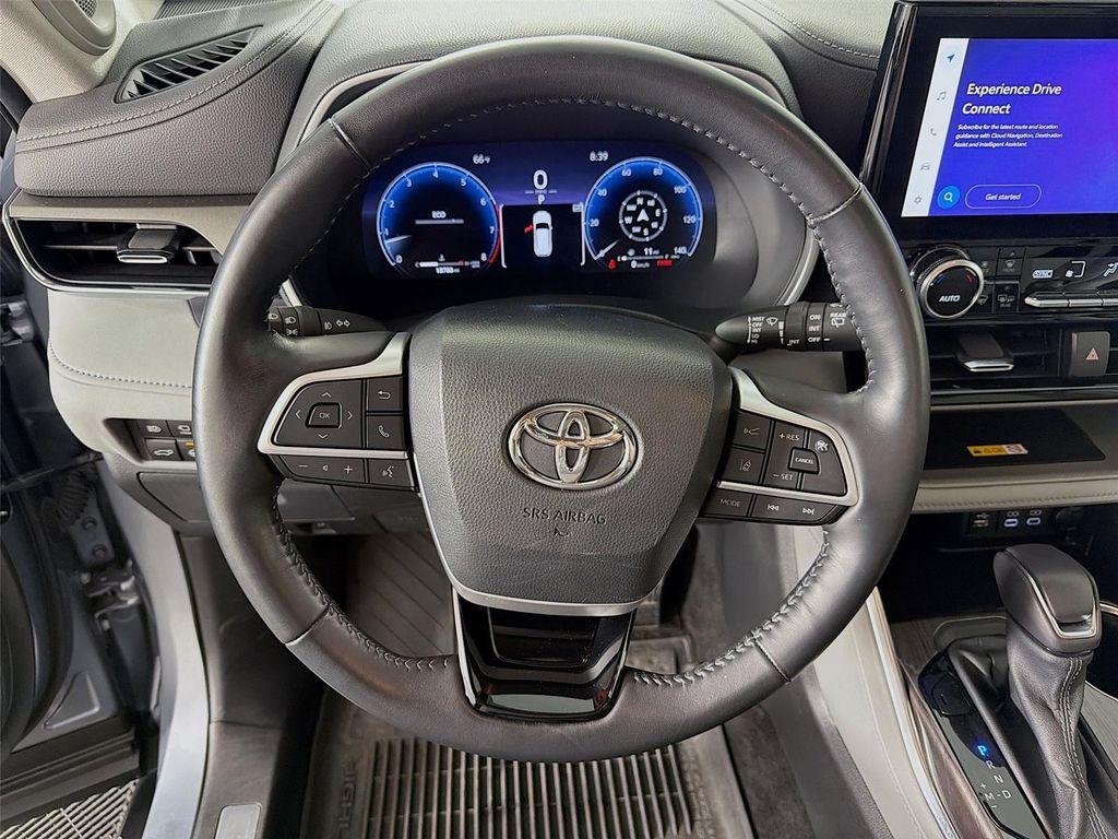 used 2023 Toyota Highlander car, priced at $40,997