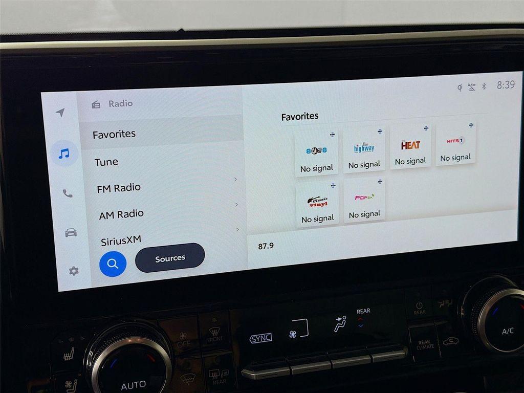 used 2023 Toyota Highlander car, priced at $40,997