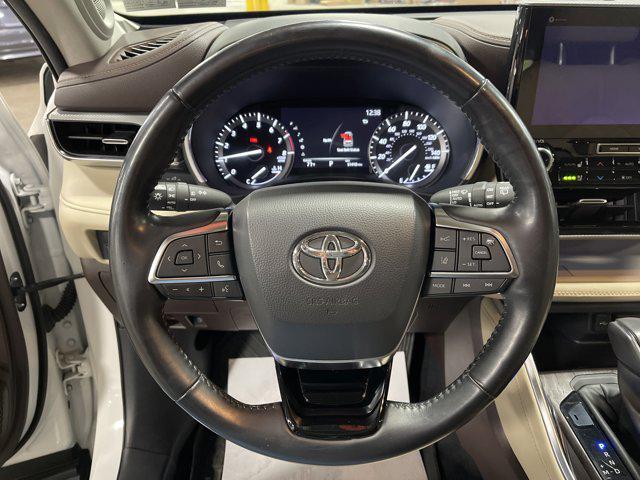 used 2020 Toyota Highlander car, priced at $33,497