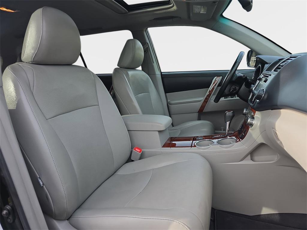 used 2013 Toyota Highlander car, priced at $15,650
