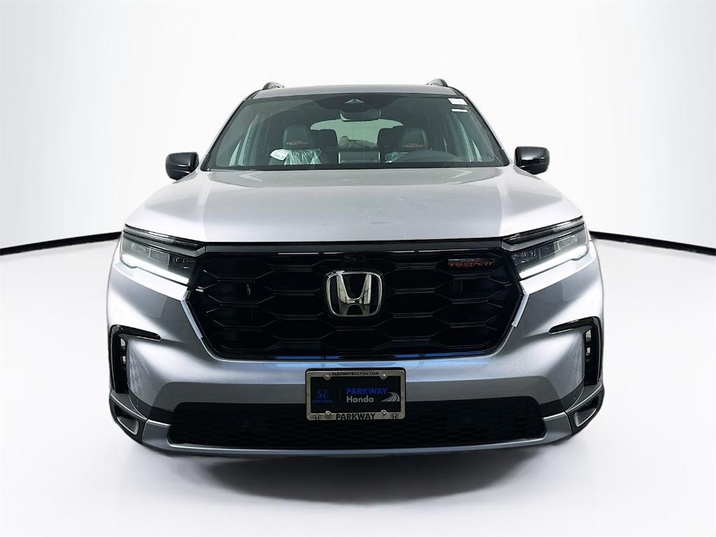 used 2025 Honda Pilot car, priced at $43,198